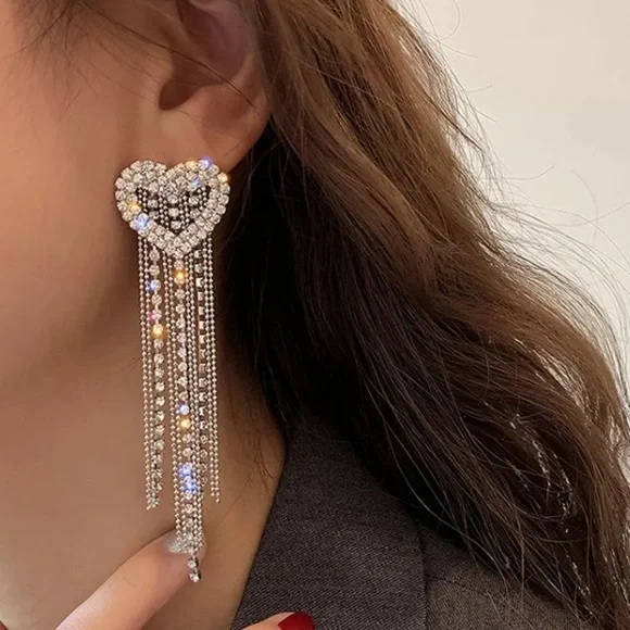 Luxury Rhinestone Heart Tussle Earrings - Picture 3 of 4